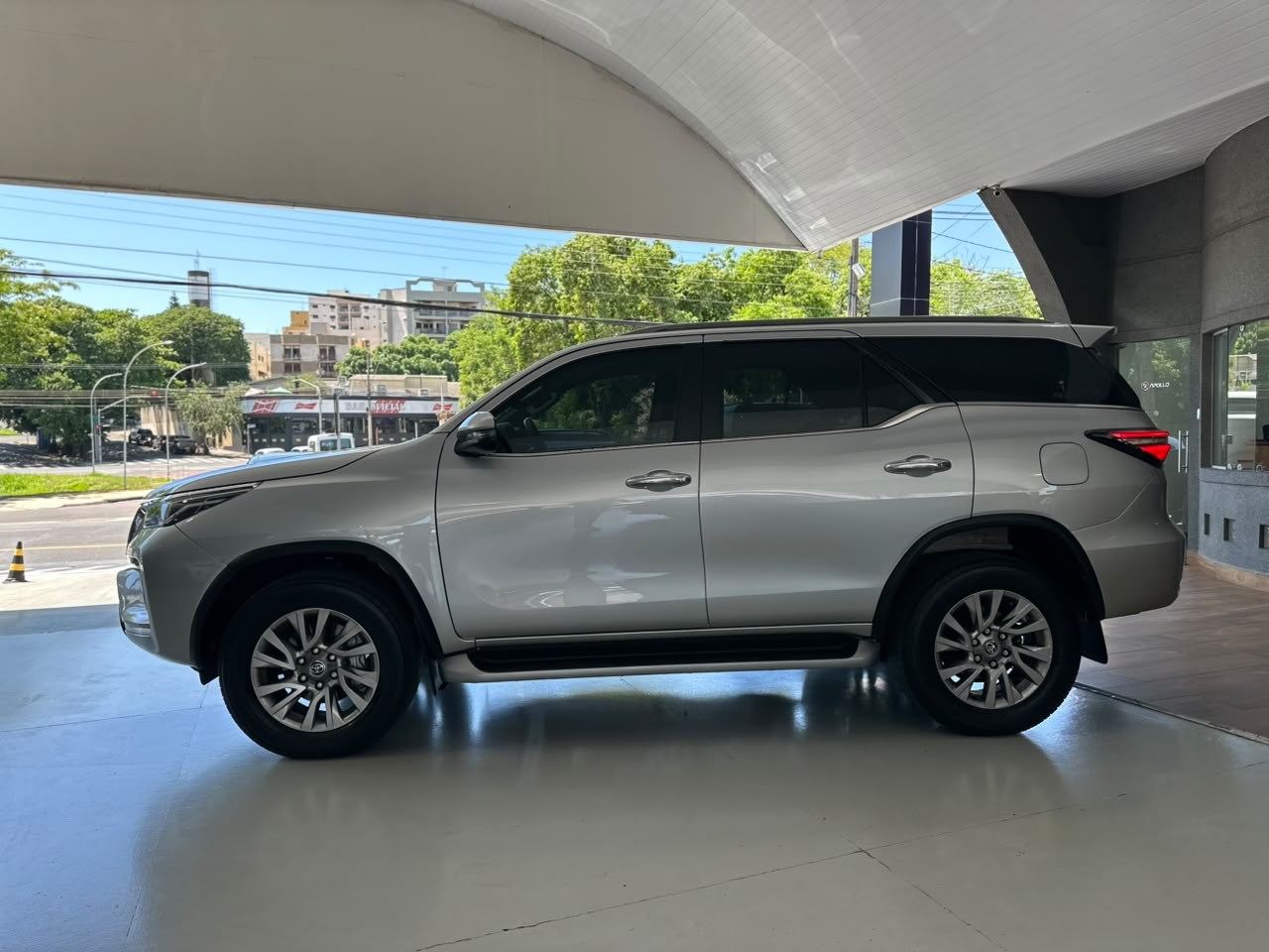TOYOTA Hilux SW4 2.8 16V 4P SRX 4X4 7 LUGARES TURBO DIESEL AUTOMÁTICO