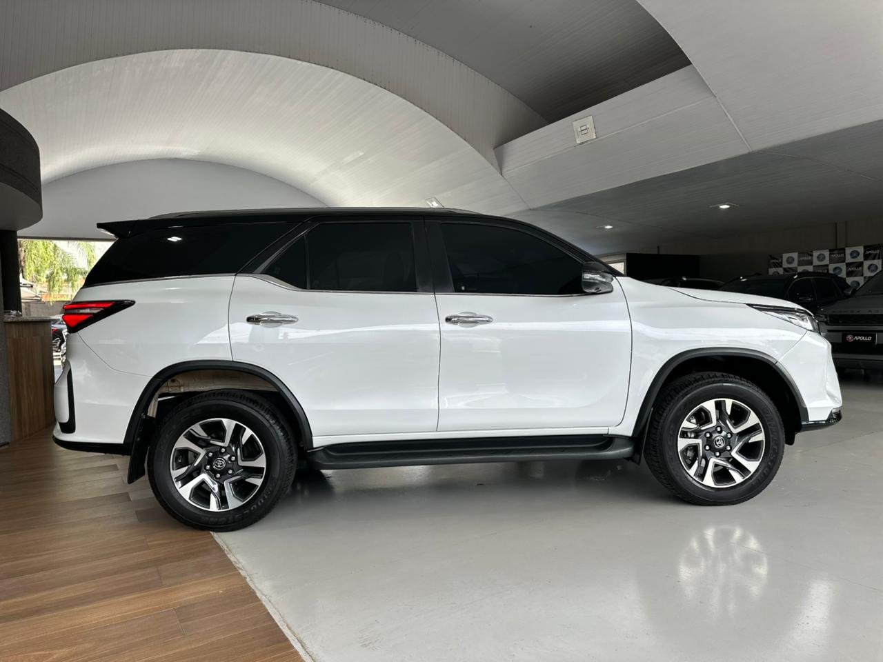 TOYOTA Hilux SW4 2.8 4P SRX 4X4 DIAMOND 7 LUGARES TURBO DIESEL AUTOMÁTICO