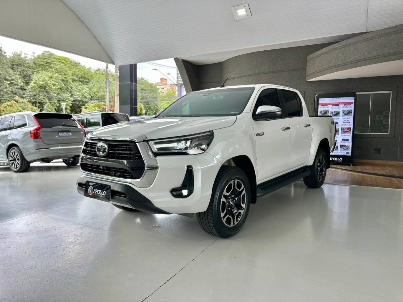 TOYOTA Hilux Caminhonete 2.8 16V SRX 4X4 TURBO DIESEL CABINE DUPLA AUTOMÁTICO