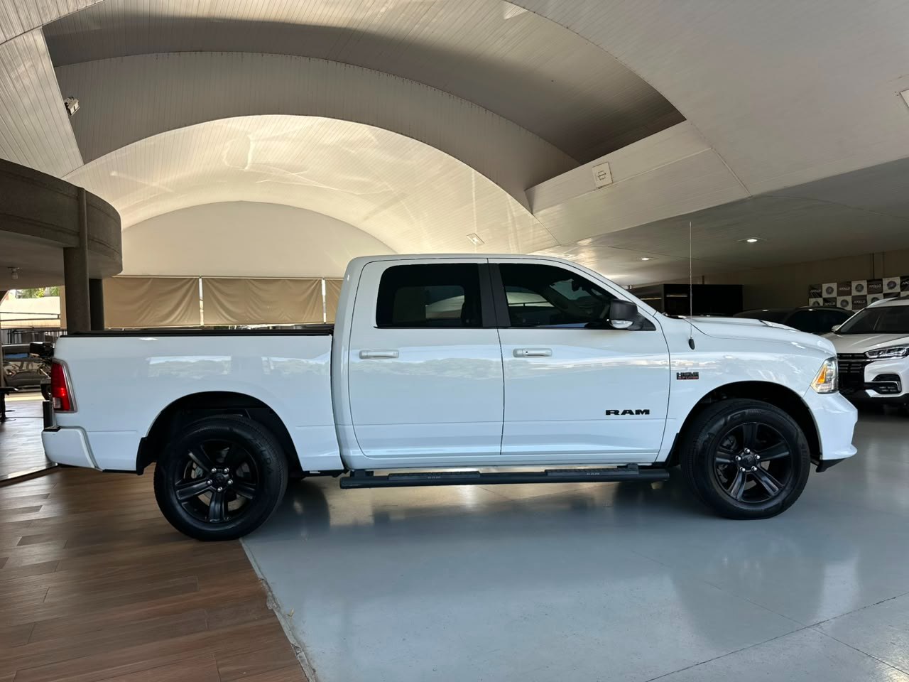 RAM 1500 5.7 V8 REBEL CABINE DUPLA 4X4 AUTOMÁTICO