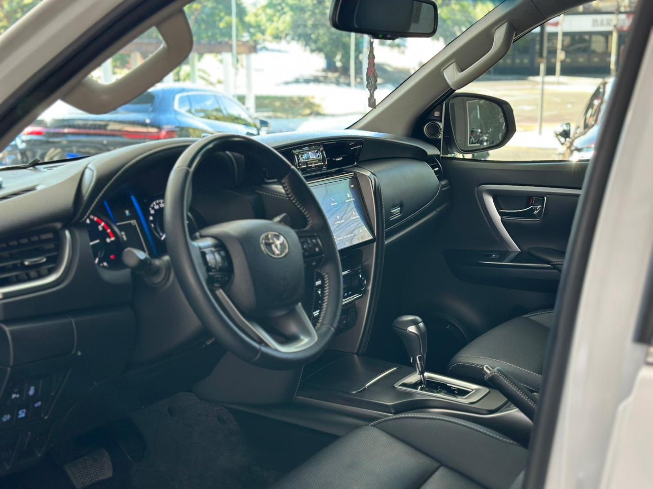 TOYOTA Hilux SW4 2.8 16V 4P SRX PLATINUM 4X4 7 LUGARES TURBO DIESEL AUTOMÁTICO