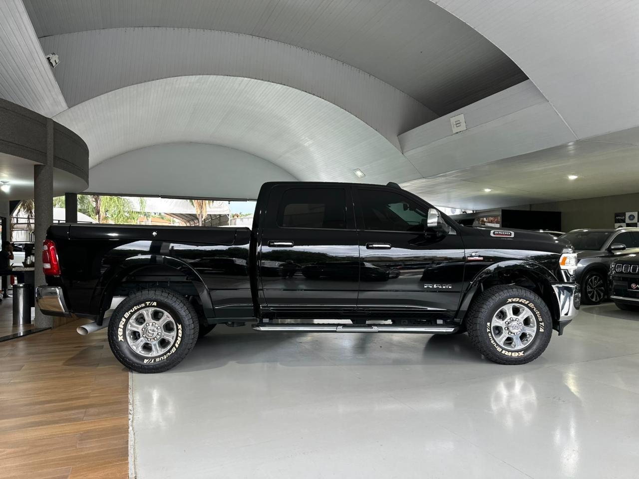 RAM 2500 6.7 I6 24V SLT CABINE DUPLA TURBO DIESEL LARAMIE 4X4 AUTOMÁTICO