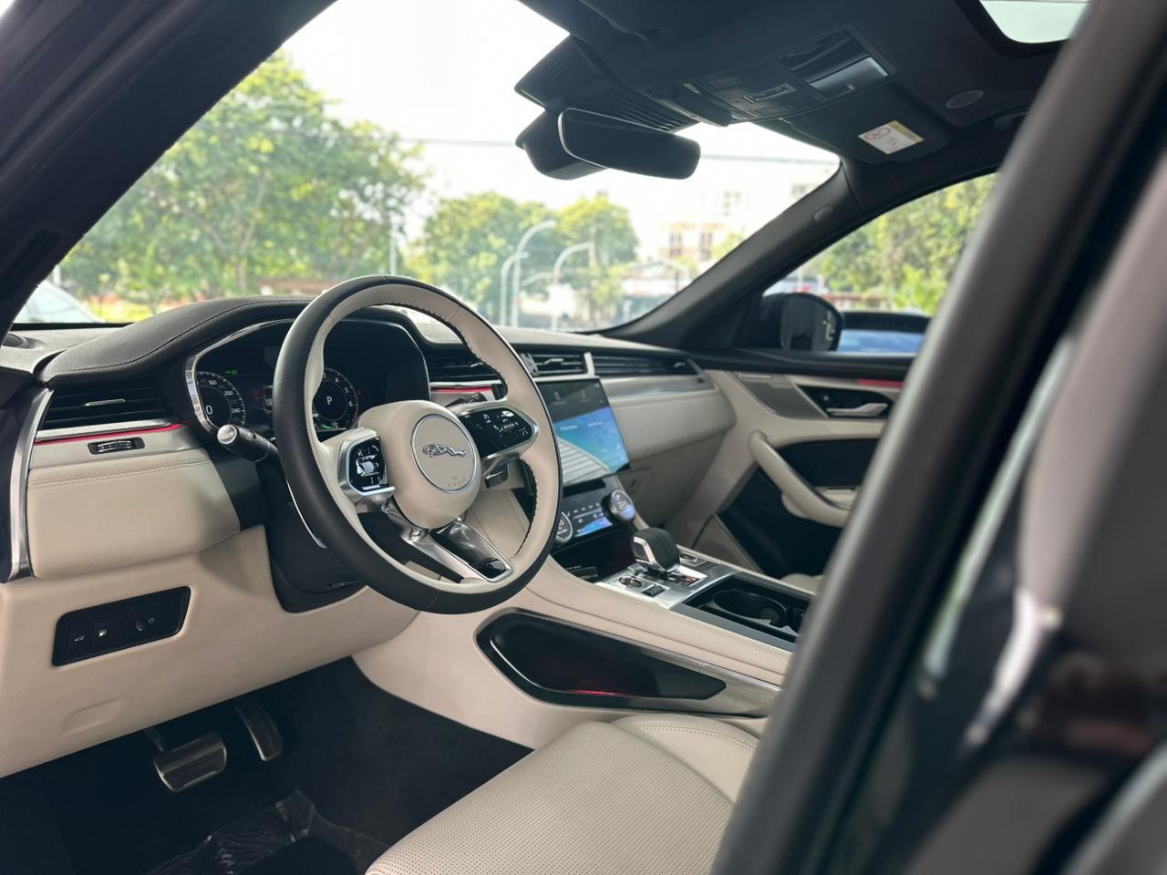 JAGUAR F-Pace 2.0 16V 4P AWD P400E PHEV R-DYNAMIC SE TURBO AUTOMÁTICO