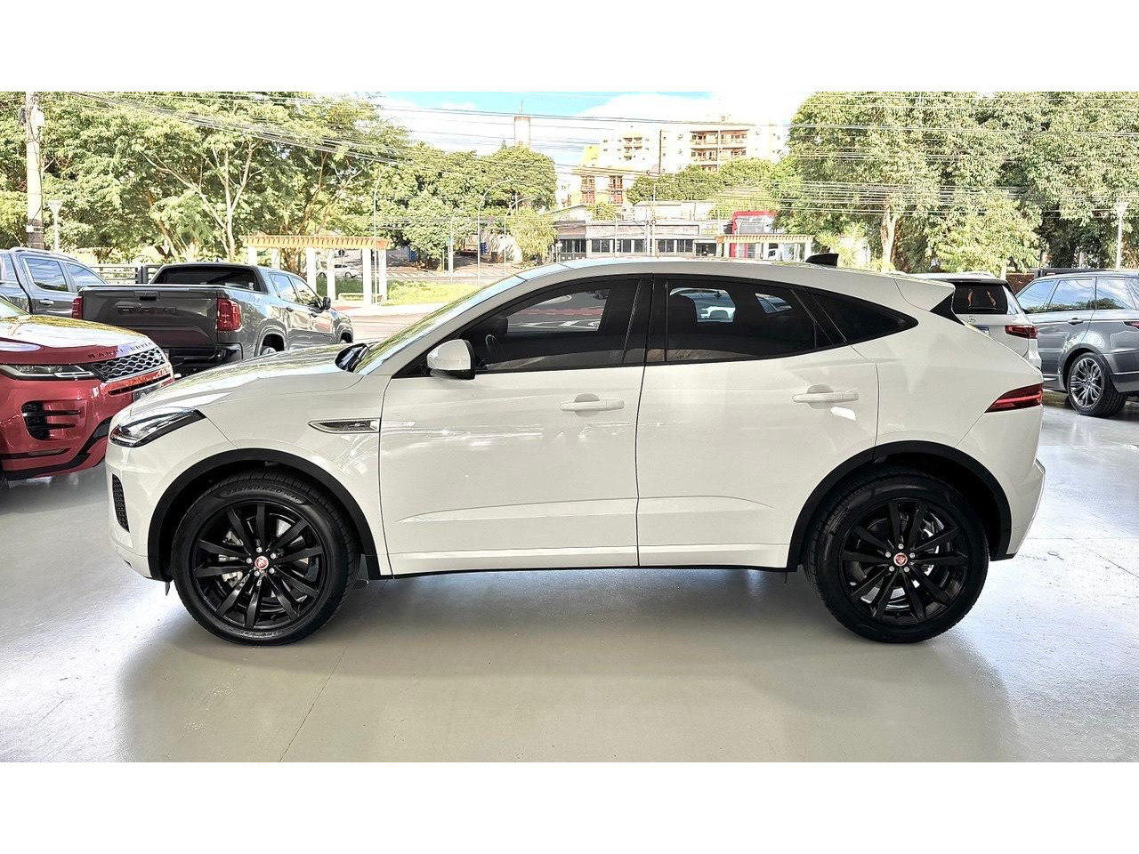 JAGUAR E-Pace 2.0 16V 4P P300 R-DYNAMIC S AWD TURBO AUTOMÁTICO