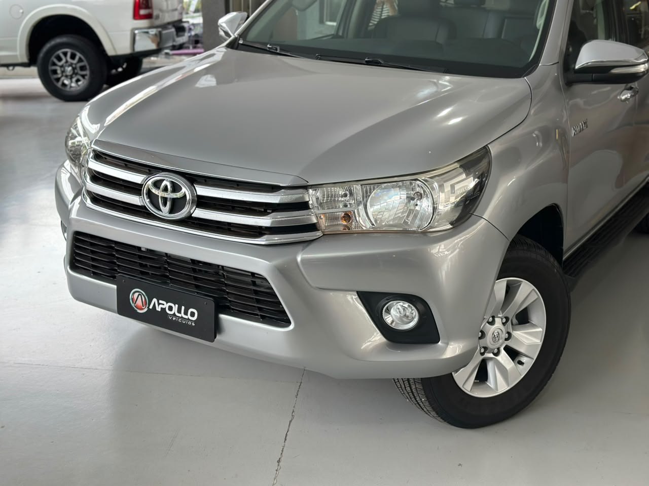 TOYOTA Hilux Caminhonete 2.8 16V SRV 4X4 DIESEL CABINE DUPLA AUTOMÁTICO