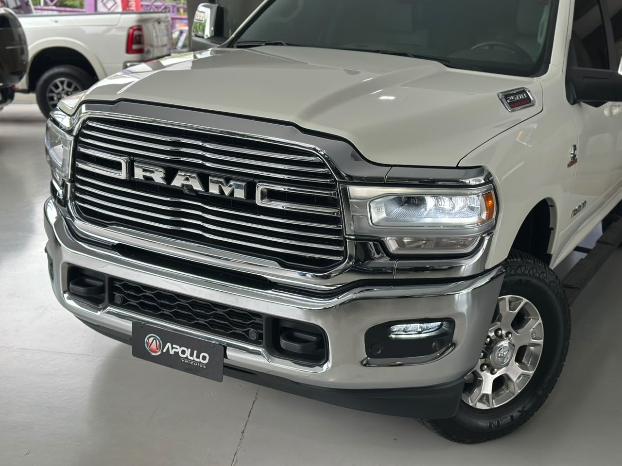 RAM 2500 6.7 I6 24V SLT CABINE DUPLA TURBO DIESEL LARAMIE 4X4 AUTOMÁTICO