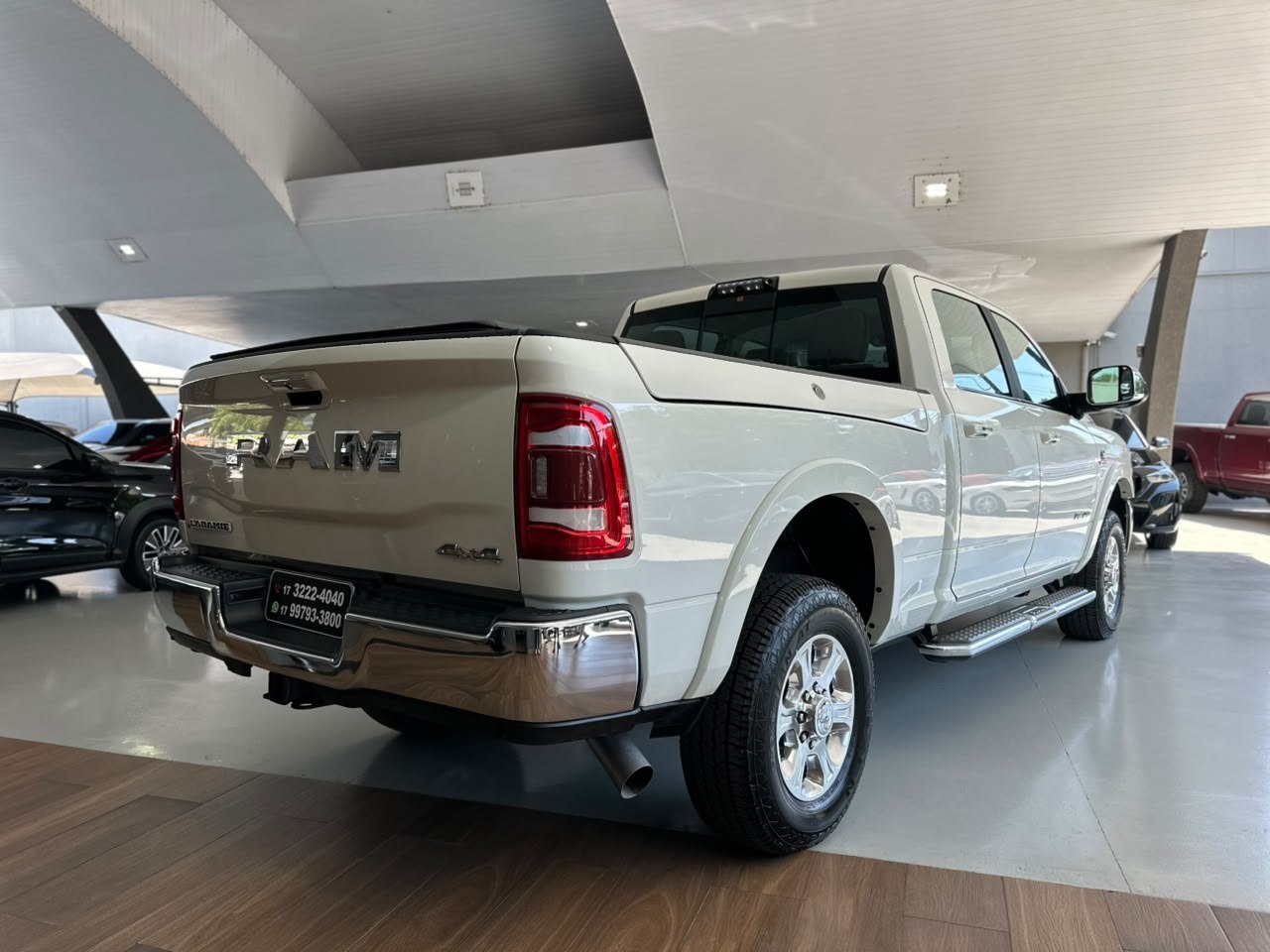 RAM 2500 6.7 I6 24V SLT CABINE DUPLA TURBO DIESEL LARAMIE 4X4 AUTOMÁTICO