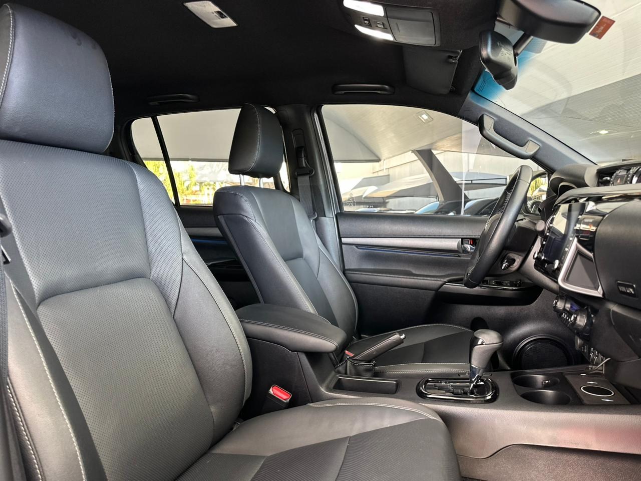 TOYOTA Hilux Caminhonete 2.8 16V SRX CONQUEST 4X4 TURBO DIESEL CABINE DUPLA AUTOMÁTICO