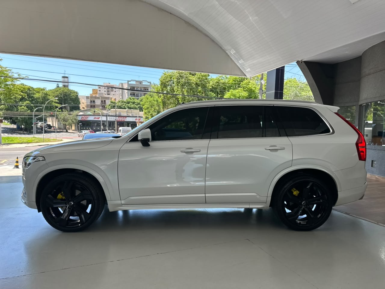 VOLVO XC90 2.0 4P MOMENTUM 4X4 TURBO AUTOMÁTICO