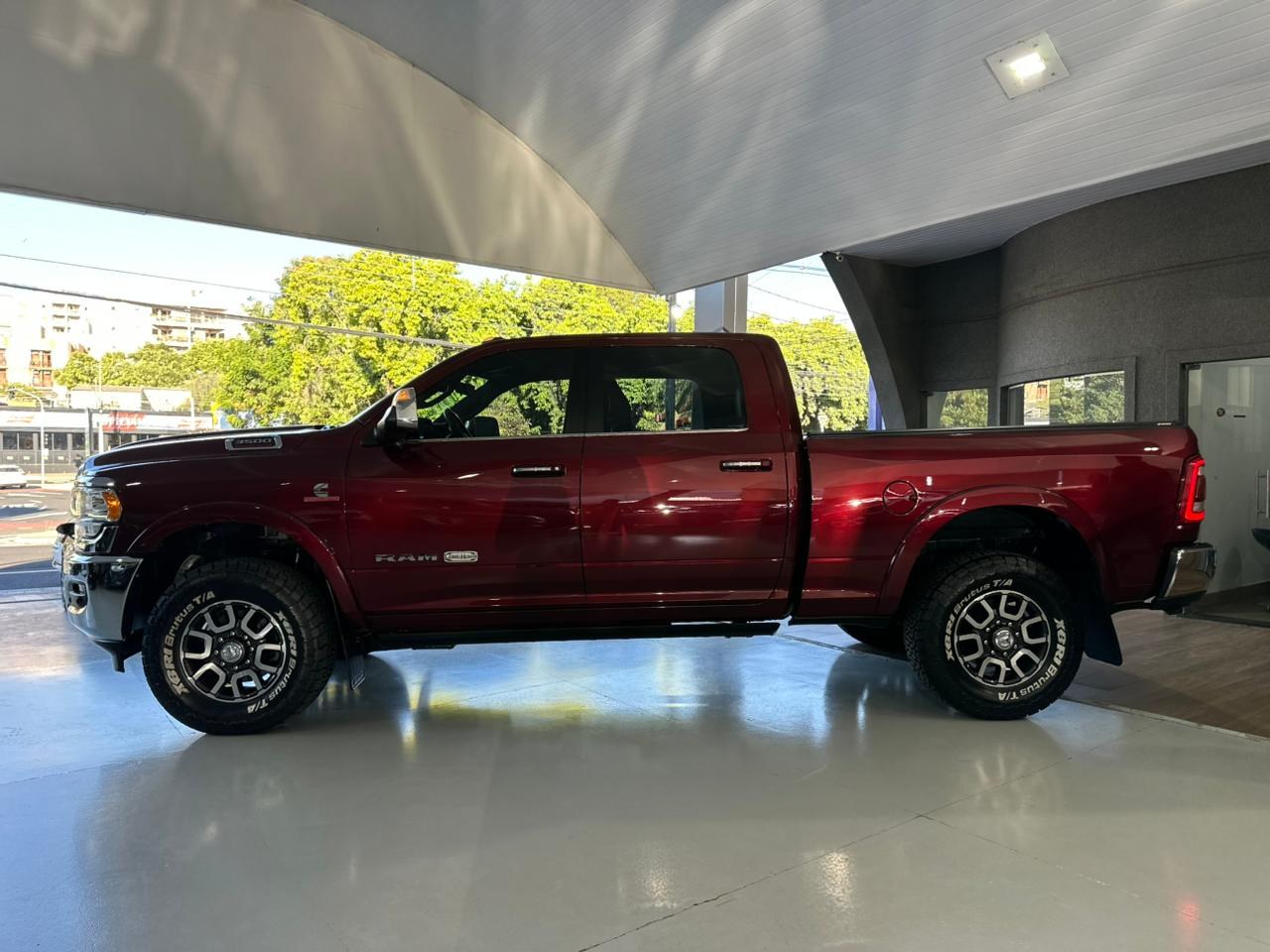 RAM 3500 6.7 I6 LIMITED LONG HORN CABINE DUPLA 4X4 TURBO DIESEL AUTOMÁTICO