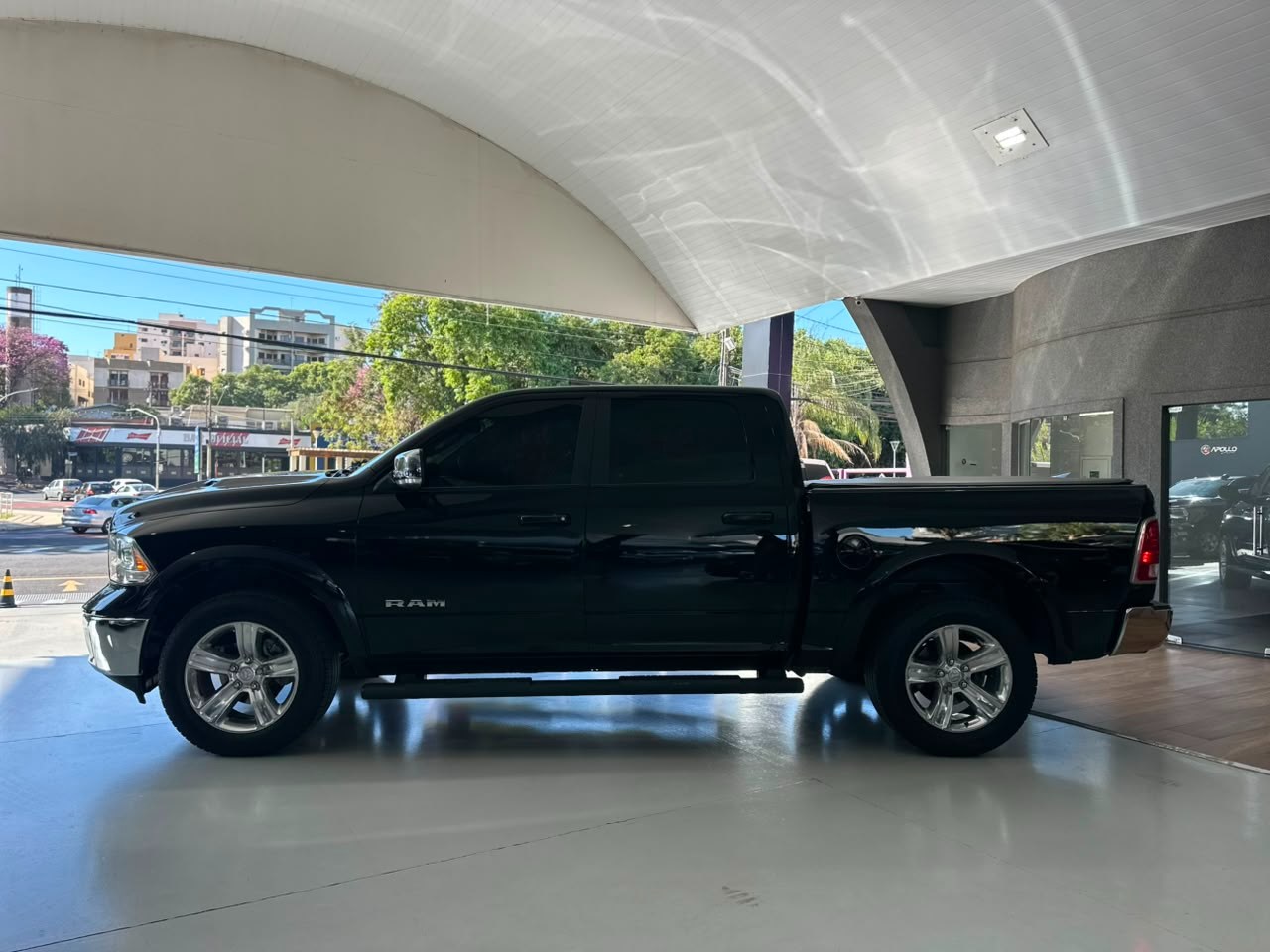 RAM Classic 5.7 V8 32V 4P HEMI LARAMIE AUTOMÁTICO
