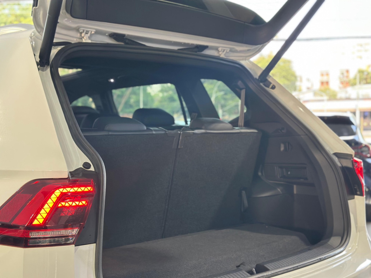 VOLKSWAGEN Tiguan 2.0 16V 4P TSI 350 TURBO R-LINE 4MOTION DSG AUTOMÁTICO