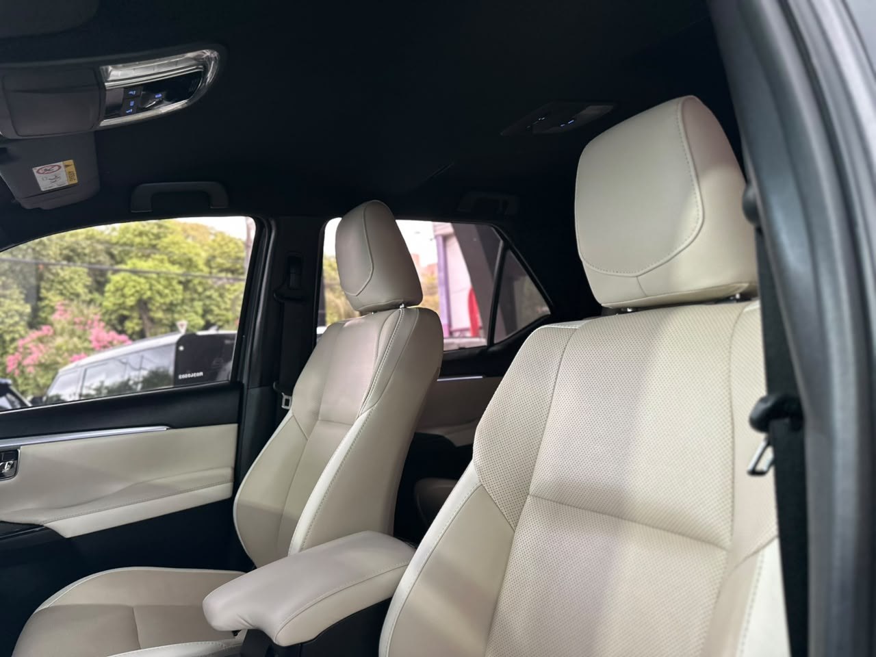 TOYOTA Hilux SW4 2.8 4P SRX 4X4 DIAMOND 7 LUGARES TURBO DIESEL AUTOMÁTICO