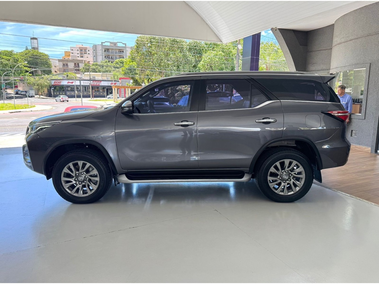 TOYOTA Hilux SW4 2.8 16V 4P SRX 4X4 7 LUGARES TURBO DIESEL AUTOMÁTICO