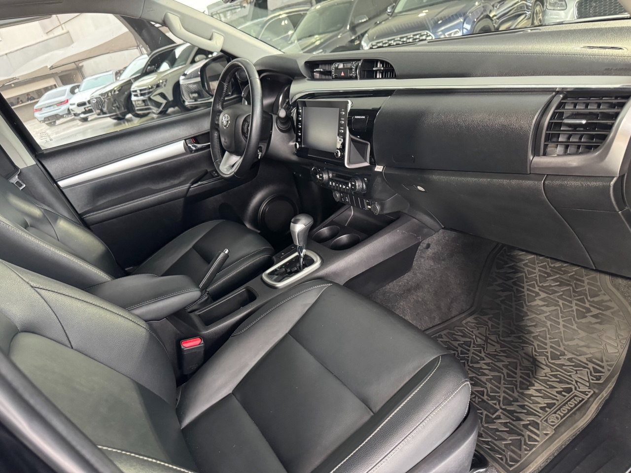 TOYOTA Hilux Caminhonete 2.8 16V SRV 4X4 DIESEL CABINE DUPLA AUTOMÁTICO