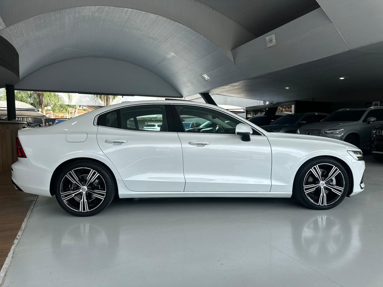VOLVO S60 2.0 4P T5 INSCRIPT TURBO AUTOMÁTICO