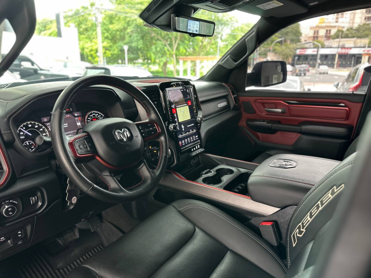 RAM 1500 5.7 V8 REBEL CABINE DUPLA 4X4 AUTOMÁTICO