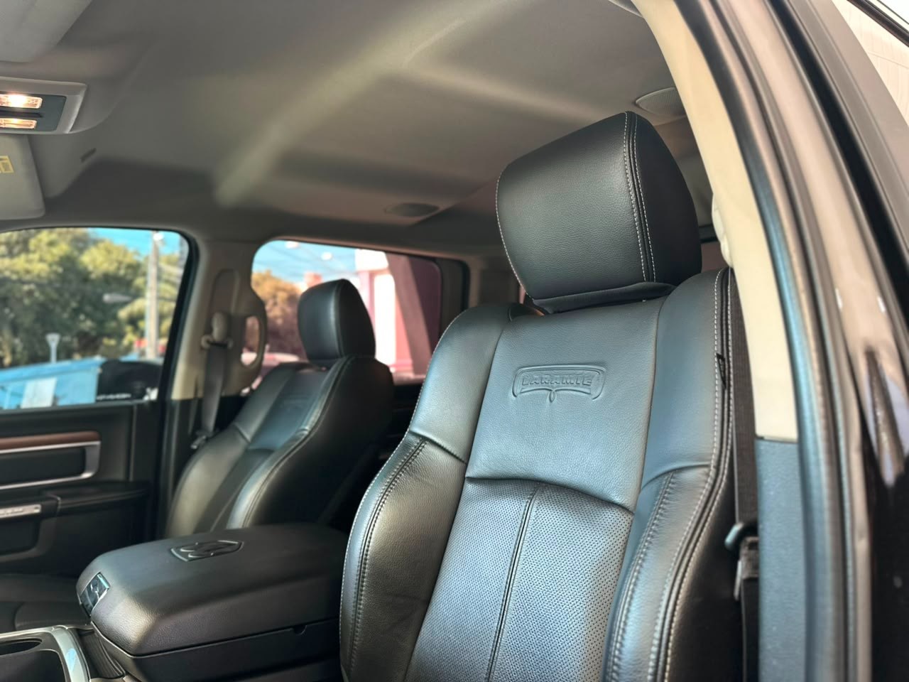 RAM Classic 5.7 V8 32V 4P HEMI LARAMIE AUTOMÁTICO