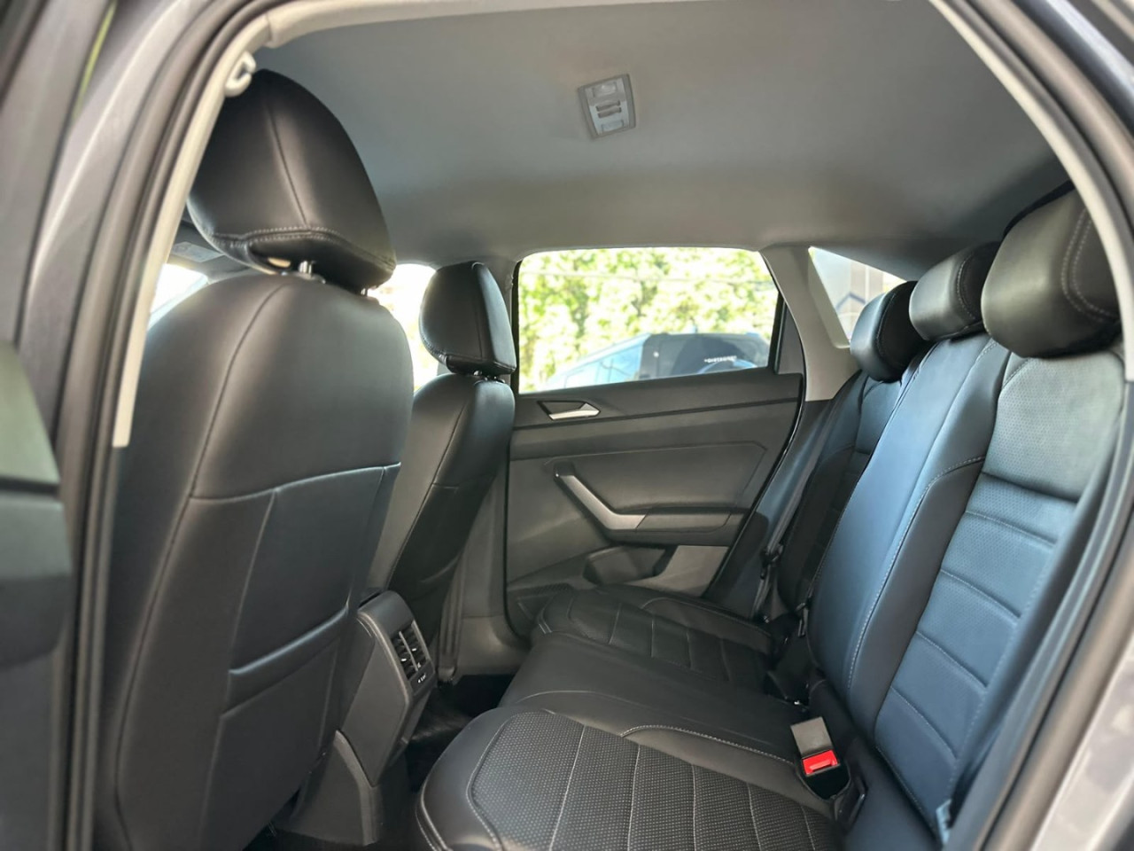 VOLKSWAGEN Nivus 1.0 4P FLEX 200 TSI HIGHLINE TURBO AUTOMÁTICO