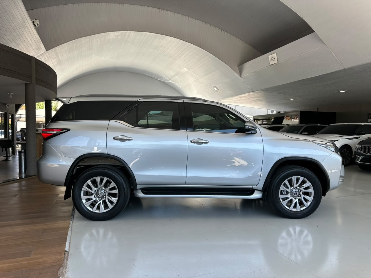 TOYOTA Hilux SW4 2.8 16V 4P SRX 4X4 7 LUGARES TURBO DIESEL AUTOMÁTICO