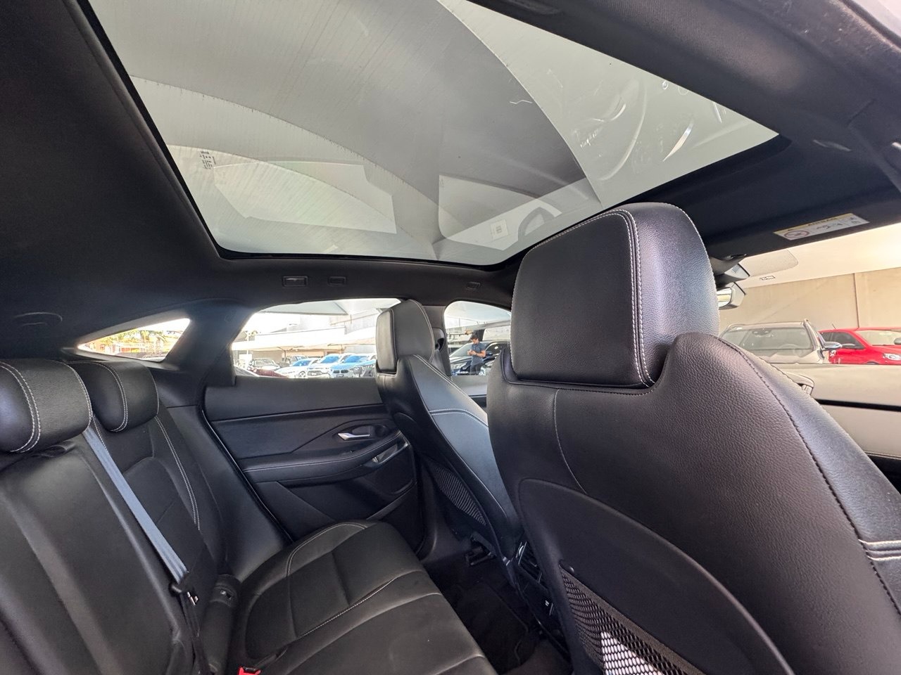 JAGUAR E-Pace 2.0 16V 4P P300 R-DYNAMIC S AWD TURBO AUTOMÁTICO