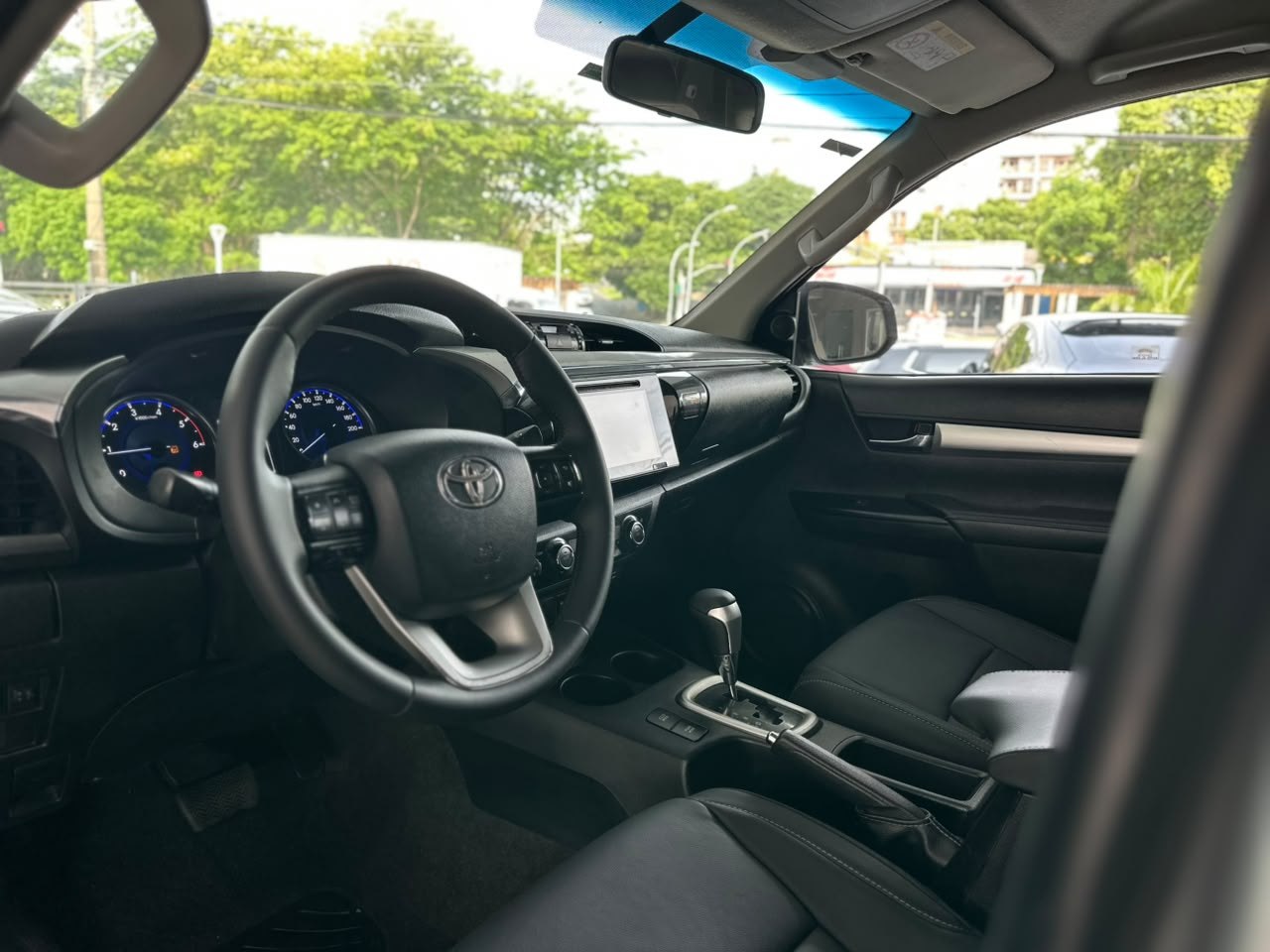 TOYOTA Hilux Caminhonete 2.8 16V SRV 4X4 DIESEL CABINE DUPLA AUTOMÁTICO