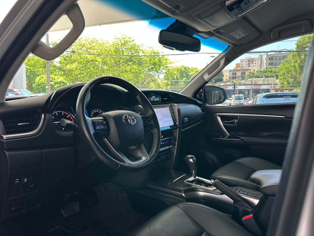 TOYOTA Hilux SW4 2.8 16V 4P SRX 4X4 7 LUGARES TURBO DIESEL AUTOMÁTICO