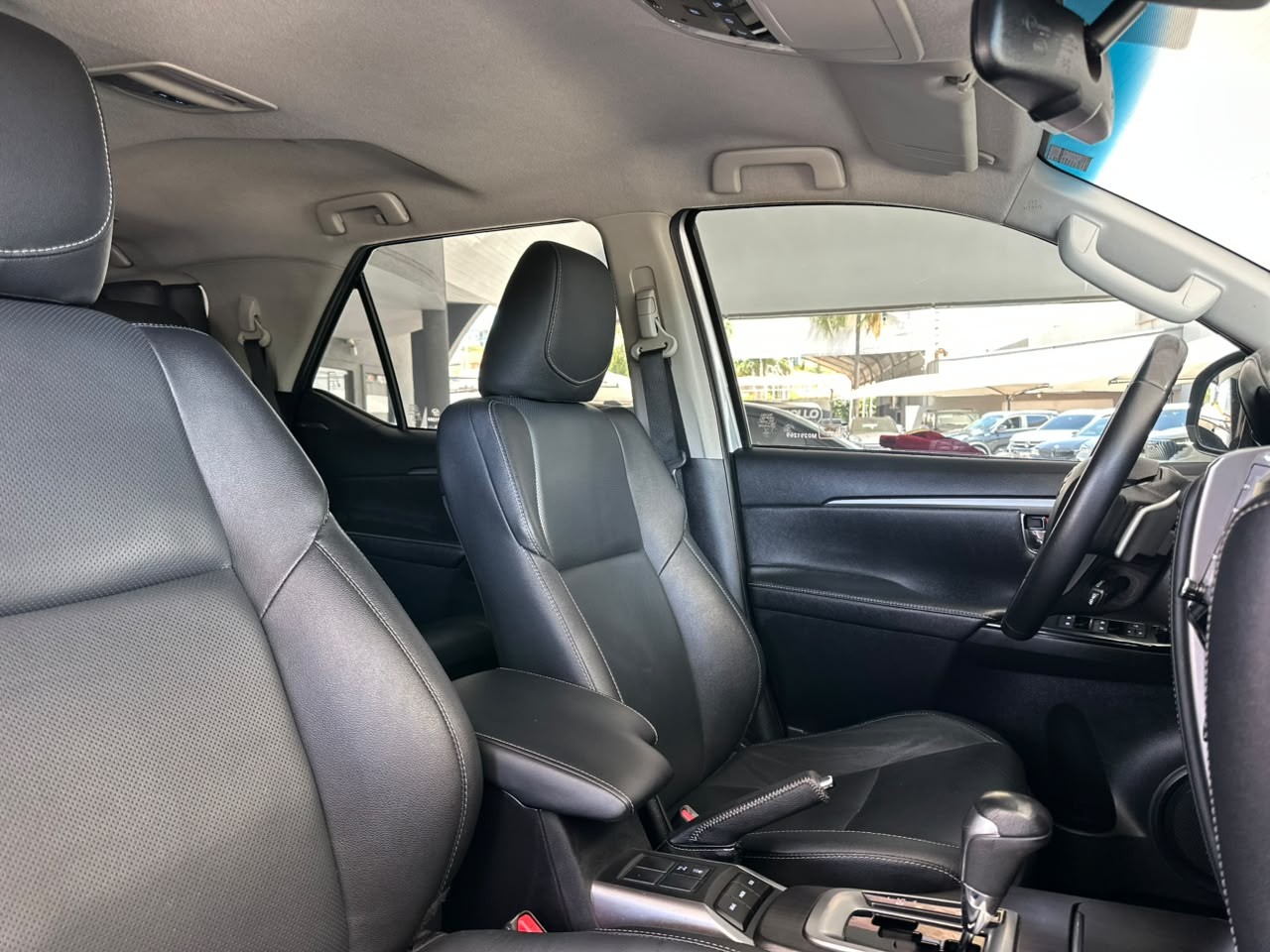 TOYOTA Hilux SW4 2.8 16V 4P SRX 4X4 7 LUGARES TURBO DIESEL AUTOMÁTICO