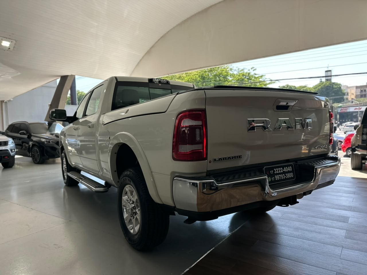 RAM 2500 6.7 I6 24V SLT CABINE DUPLA TURBO DIESEL LARAMIE 4X4 AUTOMÁTICO