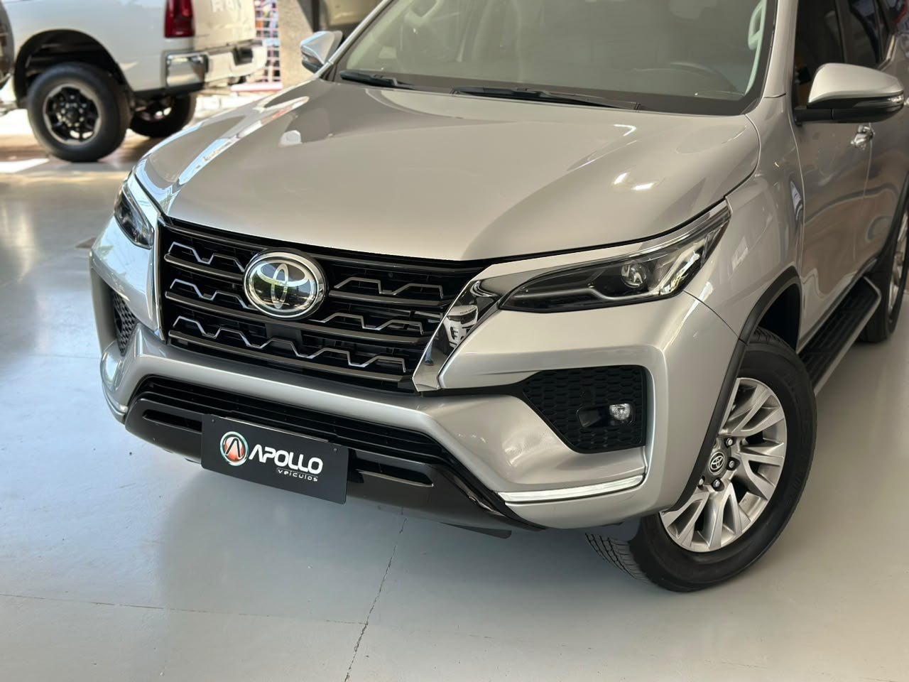 TOYOTA Hilux SW4 2.8 16V 4P SRX 4X4 7 LUGARES TURBO DIESEL AUTOMÁTICO