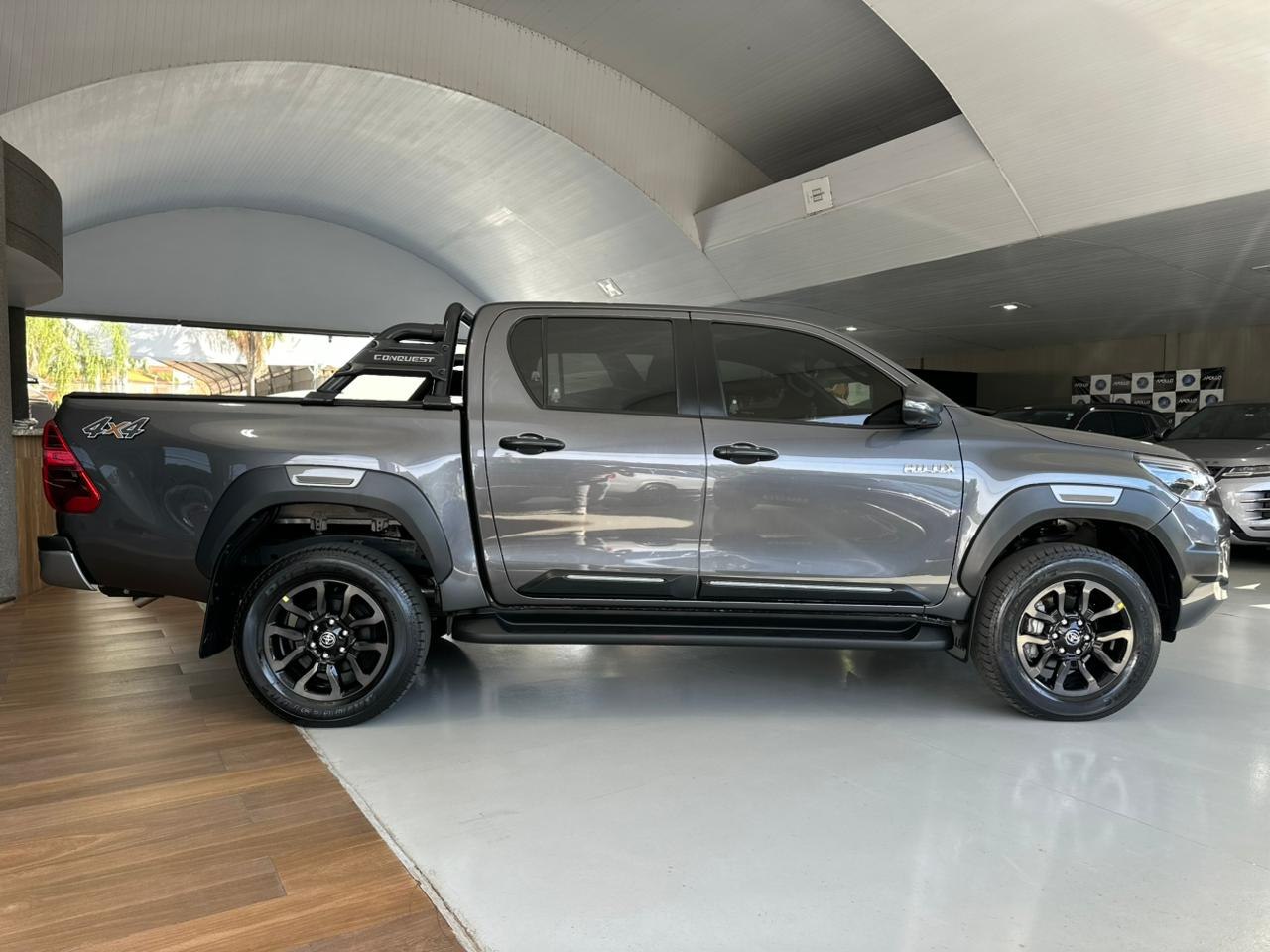 TOYOTA Hilux Caminhonete 2.8 16V SRX CONQUEST 4X4 TURBO DIESEL CABINE DUPLA AUTOMÁTICO
