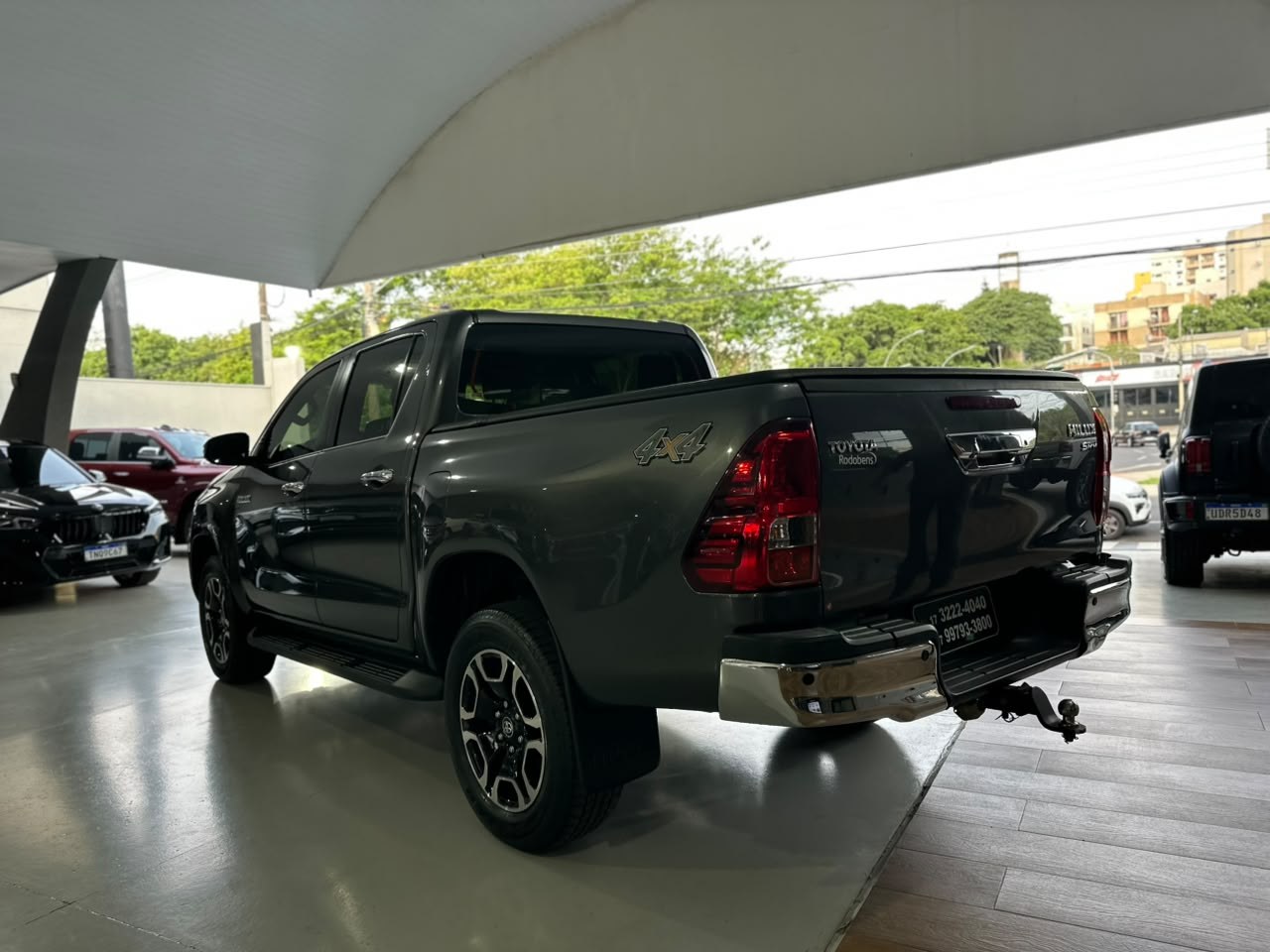 TOYOTA Hilux Caminhonete 2.8 16V SRV 4X4 DIESEL CABINE DUPLA AUTOMÁTICO
