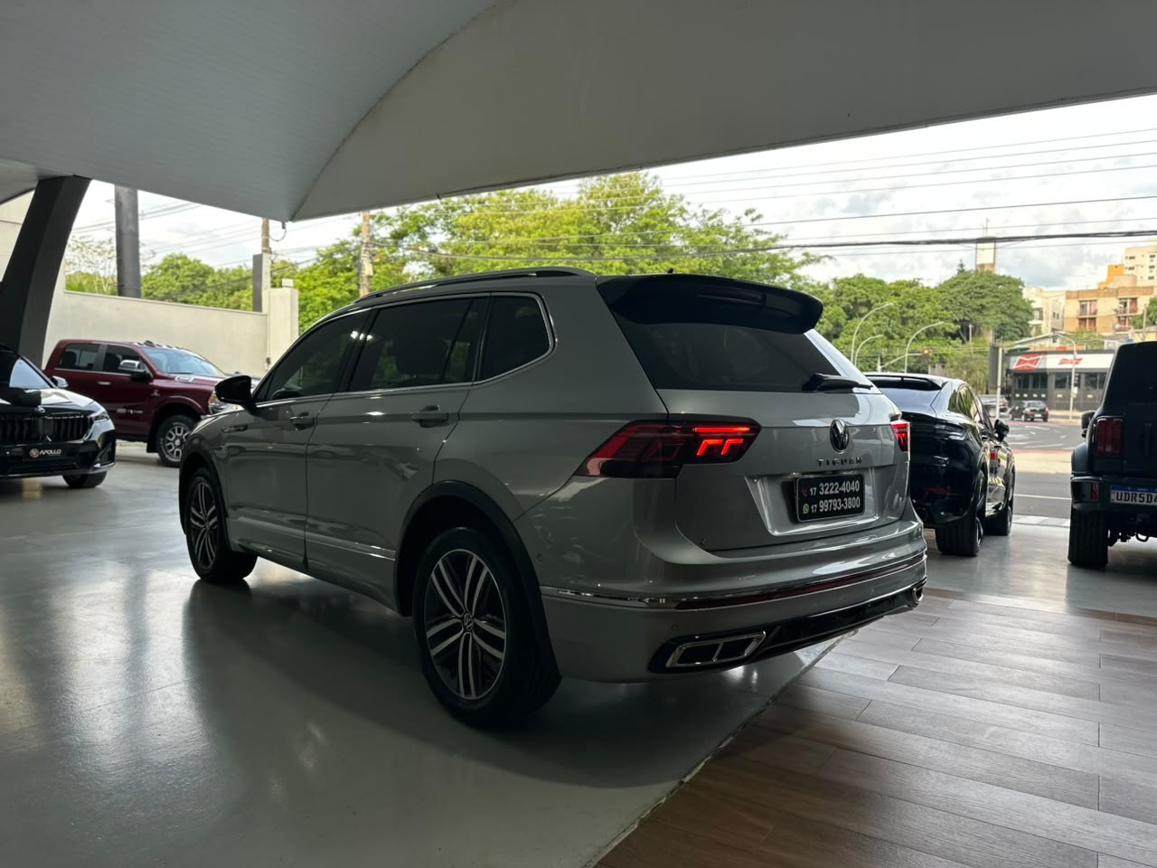 VOLKSWAGEN Tiguan 2.0 16V 4P FSI R-LINE TURBO AUTOMÁTICO