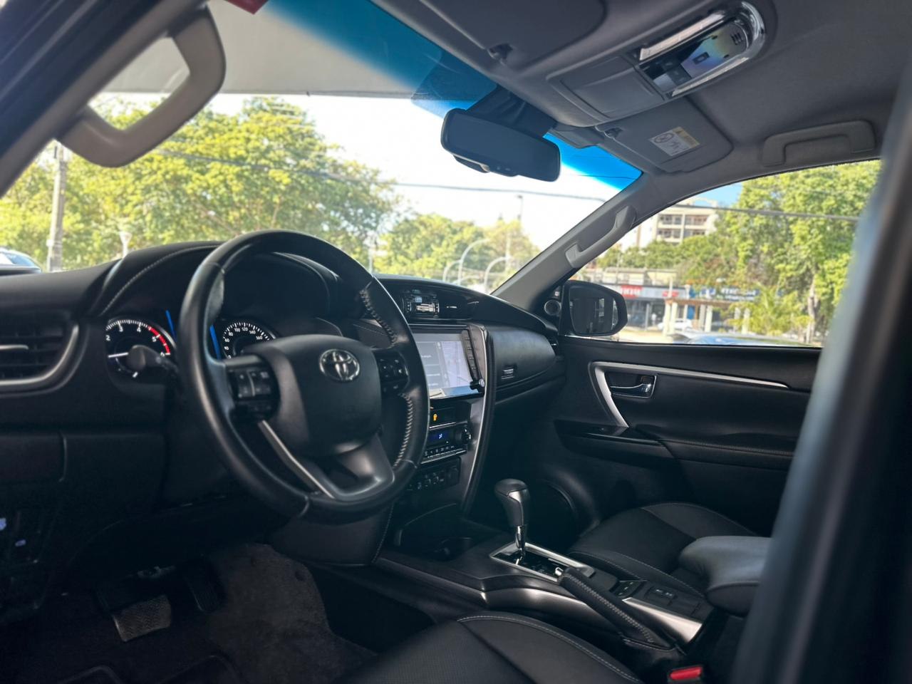 TOYOTA Hilux SW4 2.8 16V 4P SRX 4X4 7 LUGARES TURBO DIESEL AUTOMÁTICO