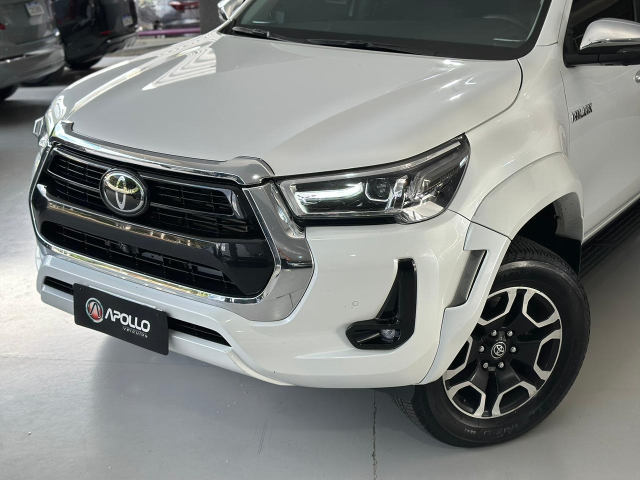 TOYOTA Hilux Caminhonete 2.8 16V SRX PLUS 4X4 TURBO DIESEL CABINE DUPLA AUTOMÁTICO