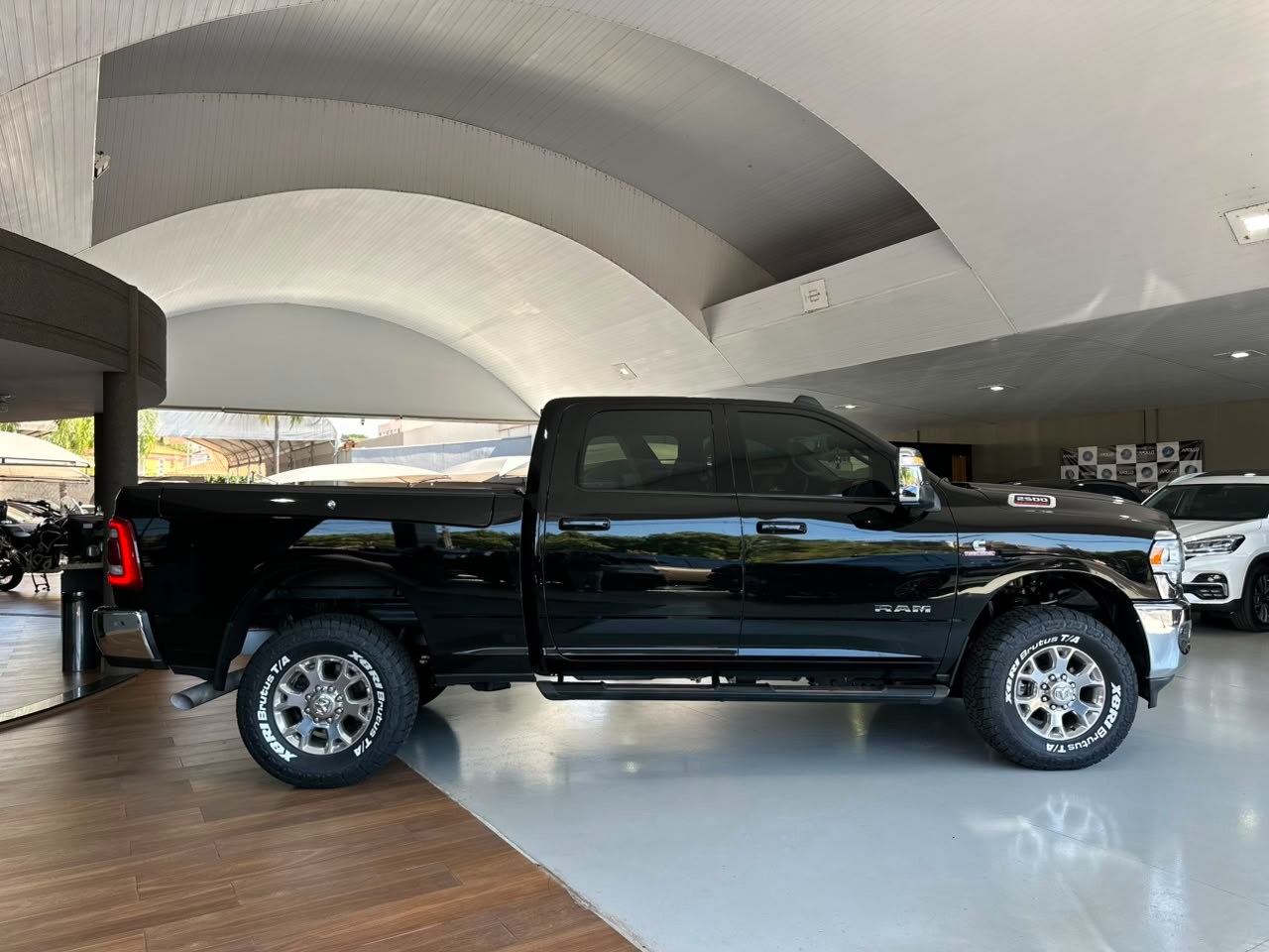 RAM 2500 6.7 I6 24V SLT CABINE DUPLA TURBO DIESEL LARAMIE 4X4 AUTOMÁTICO
