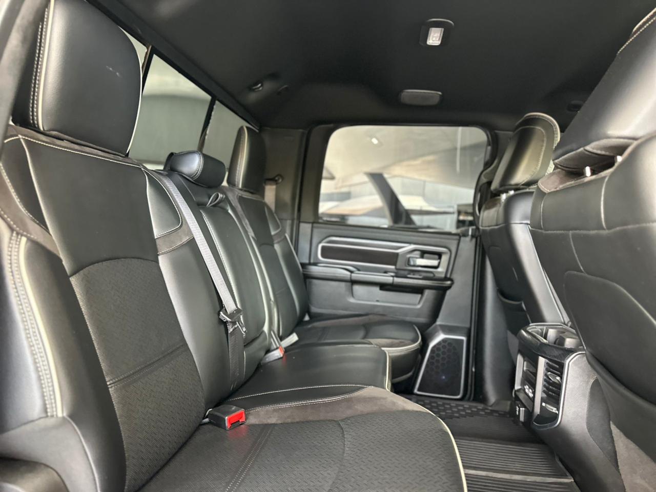 RAM 2500 6.7 I6 24V SLT CABINE DUPLA TURBO DIESEL LARAMIE 4X4 AUTOMÁTICO
