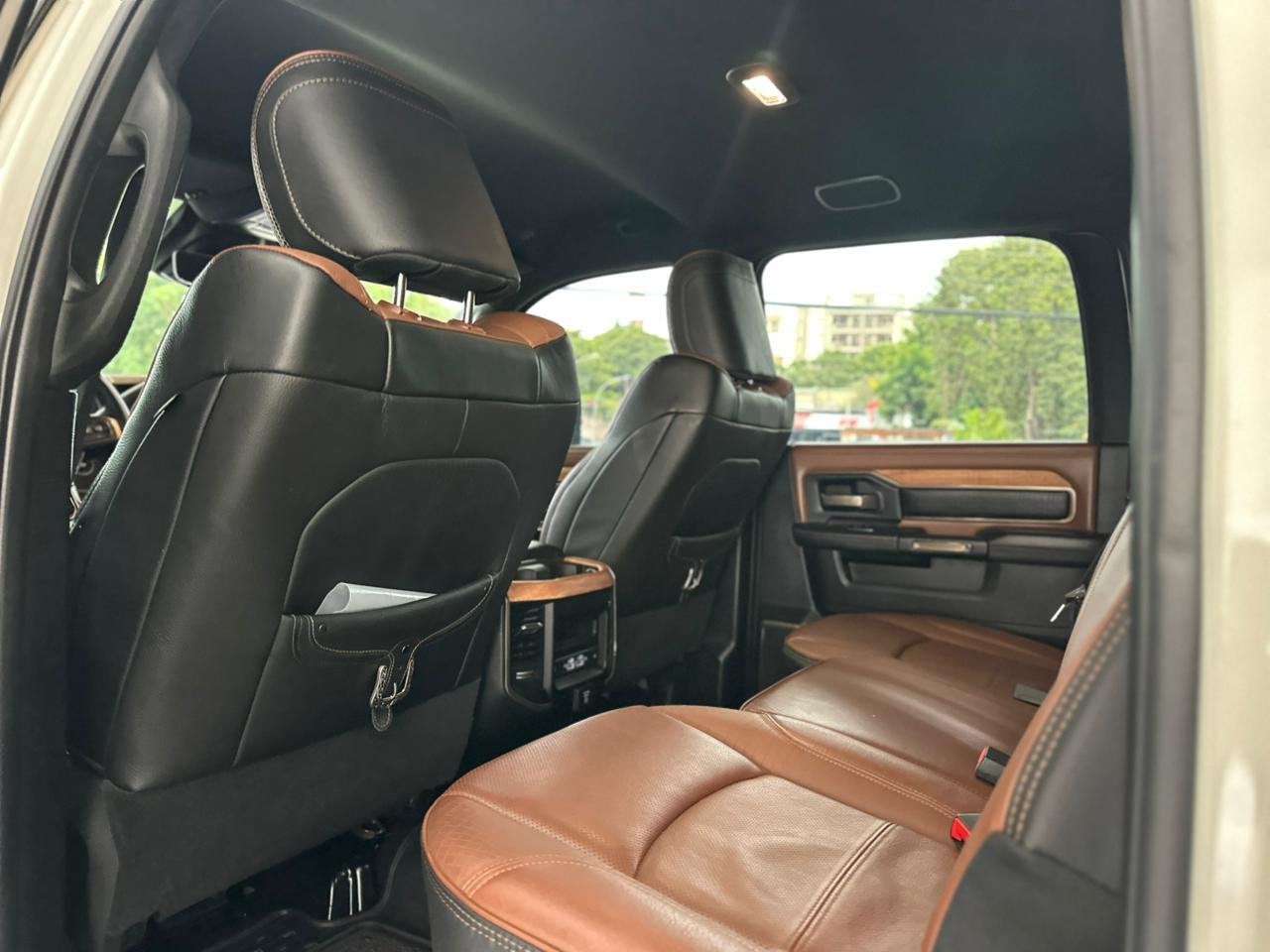 RAM 3500 6.7 I6 LIMITED LONG HORN CABINE DUPLA 4X4 TURBO DIESEL AUTOMÁTICO