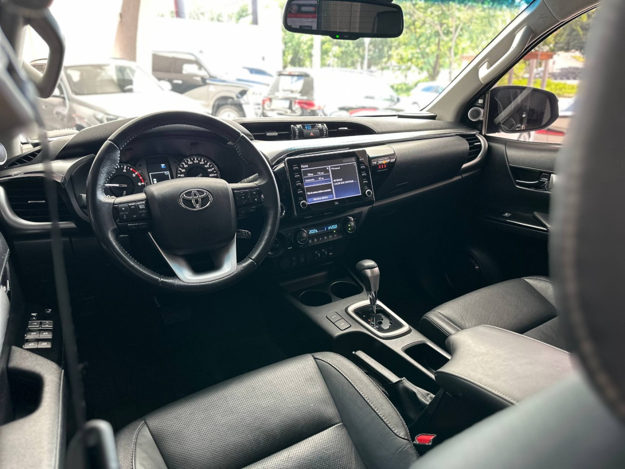 TOYOTA Hilux Caminhonete 2.8 16V SRX 4X4 TURBO DIESEL CABINE DUPLA AUTOMÁTICO