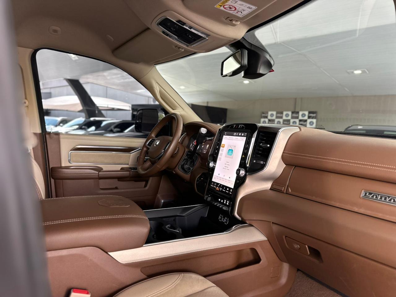 RAM 2500 6.7 I6 24V SLT CABINE DUPLA TURBO DIESEL LARAMIE 4X4 AUTOMÁTICO