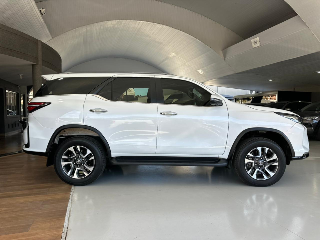 TOYOTA Hilux SW4 2.8 16V 4P SRX PLATINUM 4X4 7 LUGARES TURBO DIESEL AUTOMÁTICO