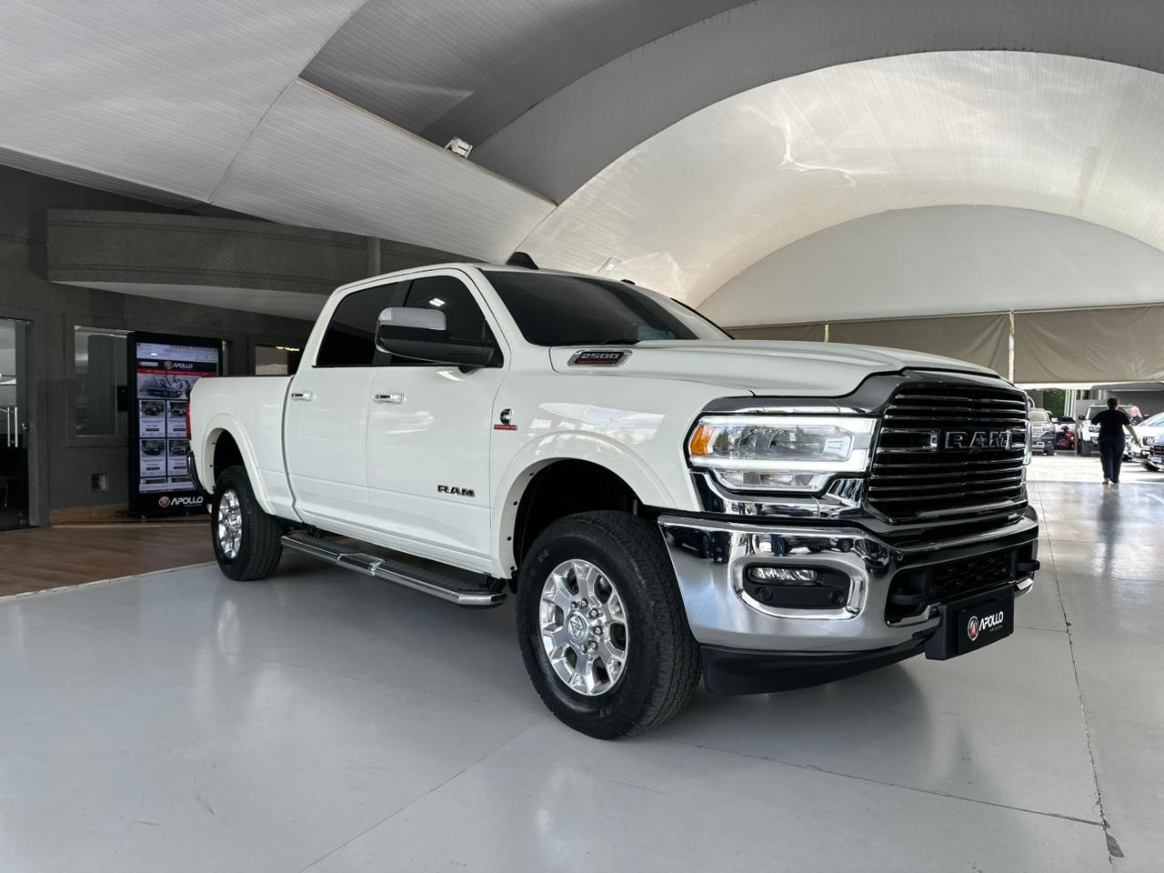 RAM 2500 6.7 I6 24V SLT CABINE DUPLA TURBO DIESEL LARAMIE 4X4 AUTOMÁTICO