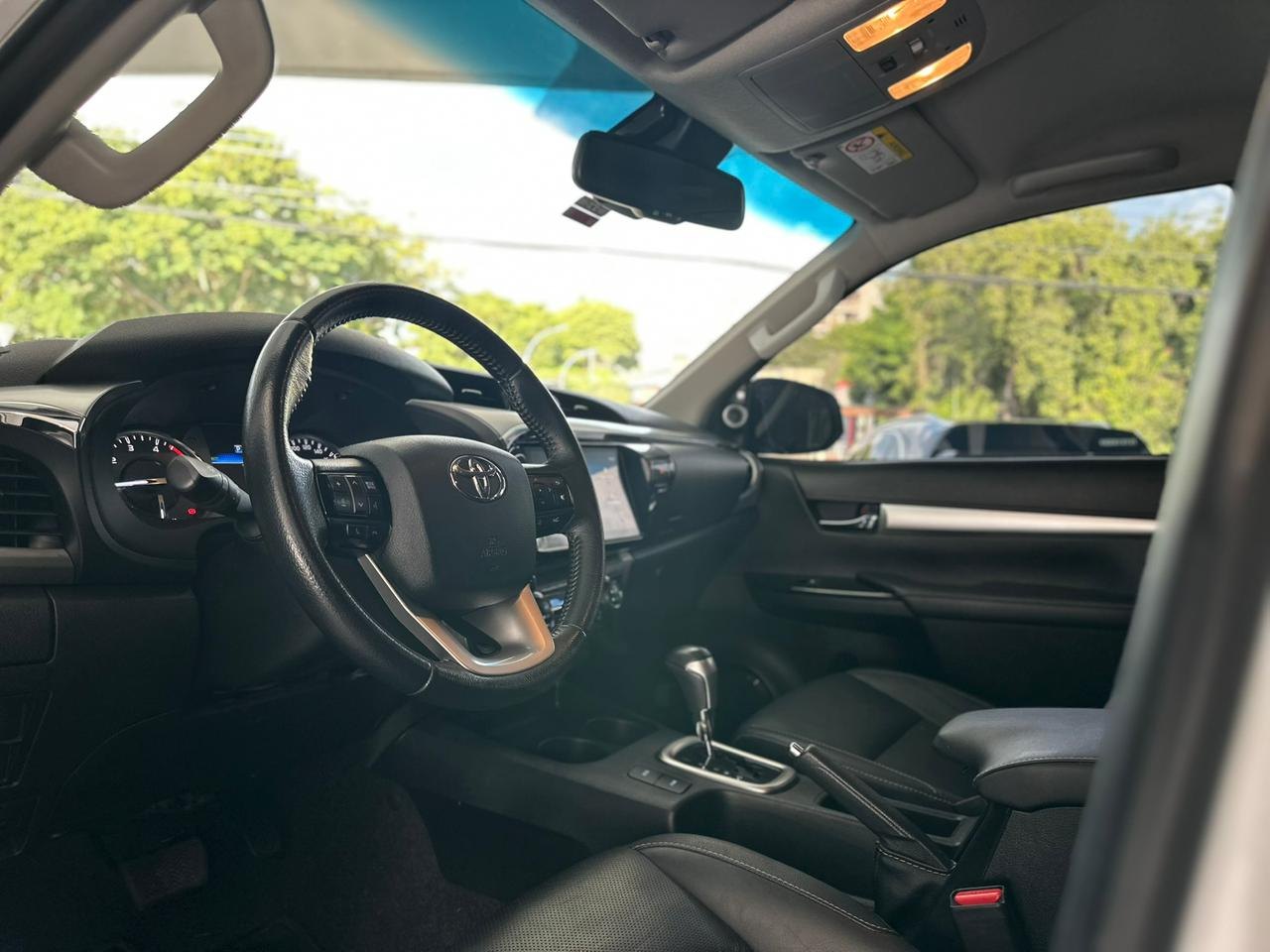 TOYOTA Hilux Caminhonete 2.8 16V SRX PLUS 4X4 TURBO DIESEL CABINE DUPLA AUTOMÁTICO