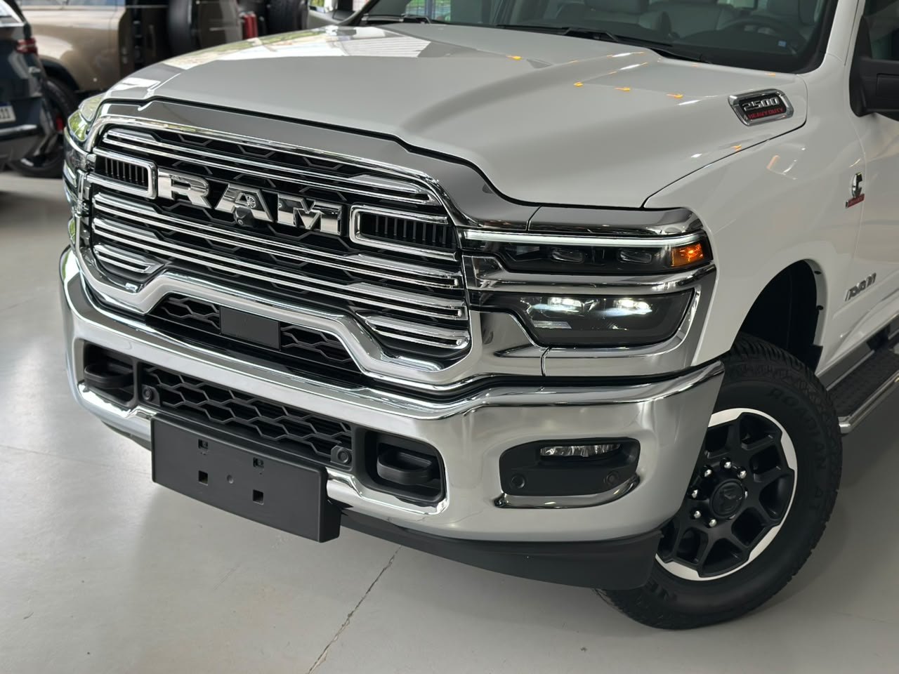 RAM 2500 6.7 I6 24V SLT CABINE DUPLA TURBO DIESEL LARAMIE 4X4 AUTOMÁTICO