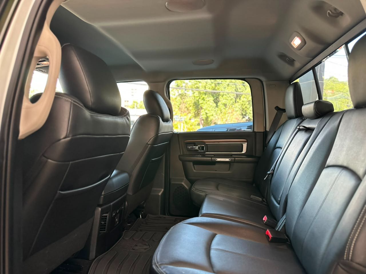 RAM 1500 5.7 V8 REBEL CABINE DUPLA 4X4 AUTOMÁTICO