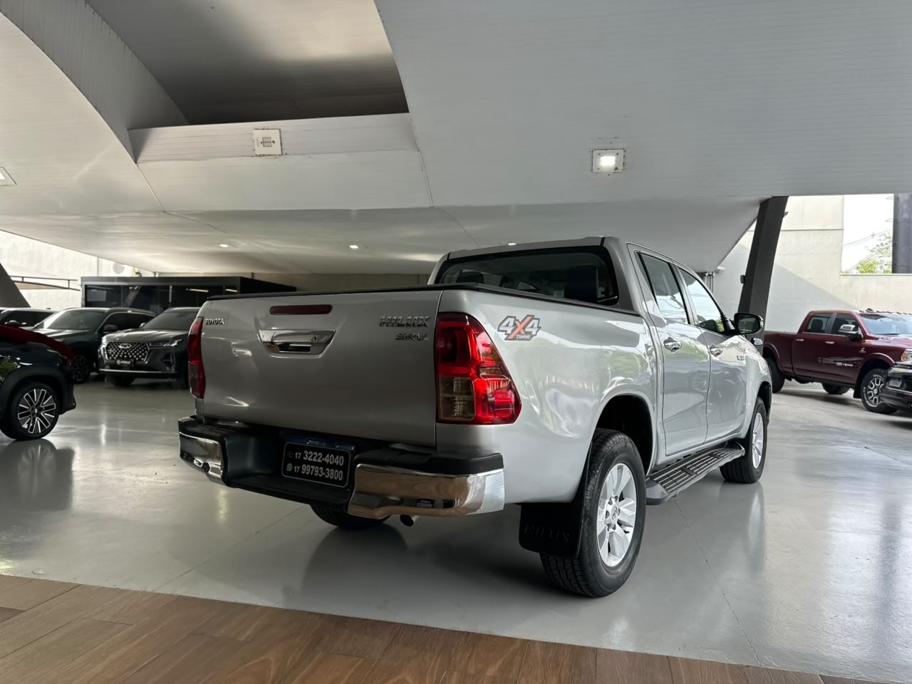 TOYOTA Hilux Caminhonete 2.8 16V SRV 4X4 DIESEL CABINE DUPLA AUTOMÁTICO