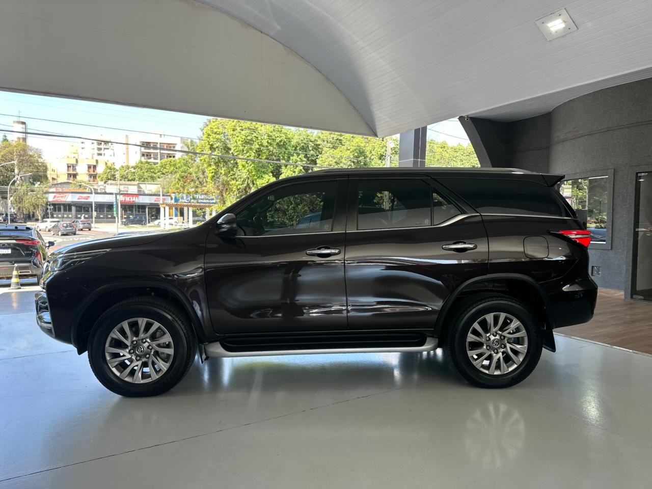 TOYOTA Hilux SW4 2.8 16V 4P SRX 4X4 7 LUGARES TURBO DIESEL AUTOMÁTICO