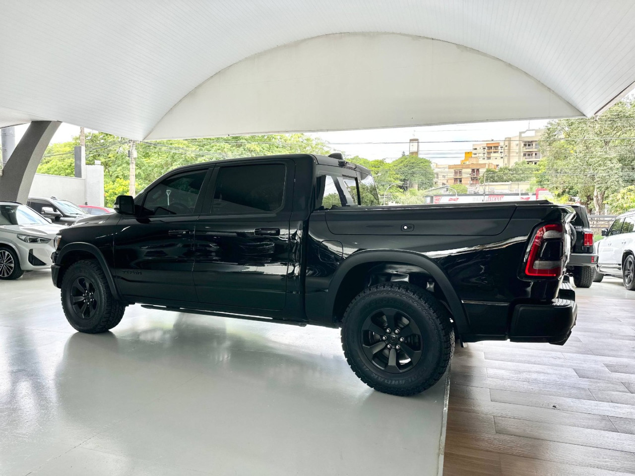 RAM 1500 5.7 V8 REBEL CABINE DUPLA 4X4 AUTOMÁTICO