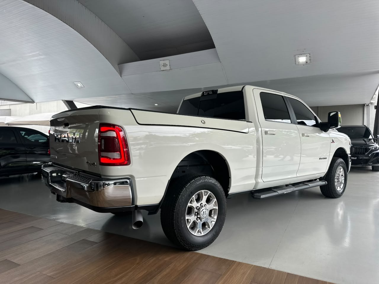 RAM 2500 6.7 I6 24V SLT CABINE DUPLA TURBO DIESEL LARAMIE 4X4 AUTOMÁTICO