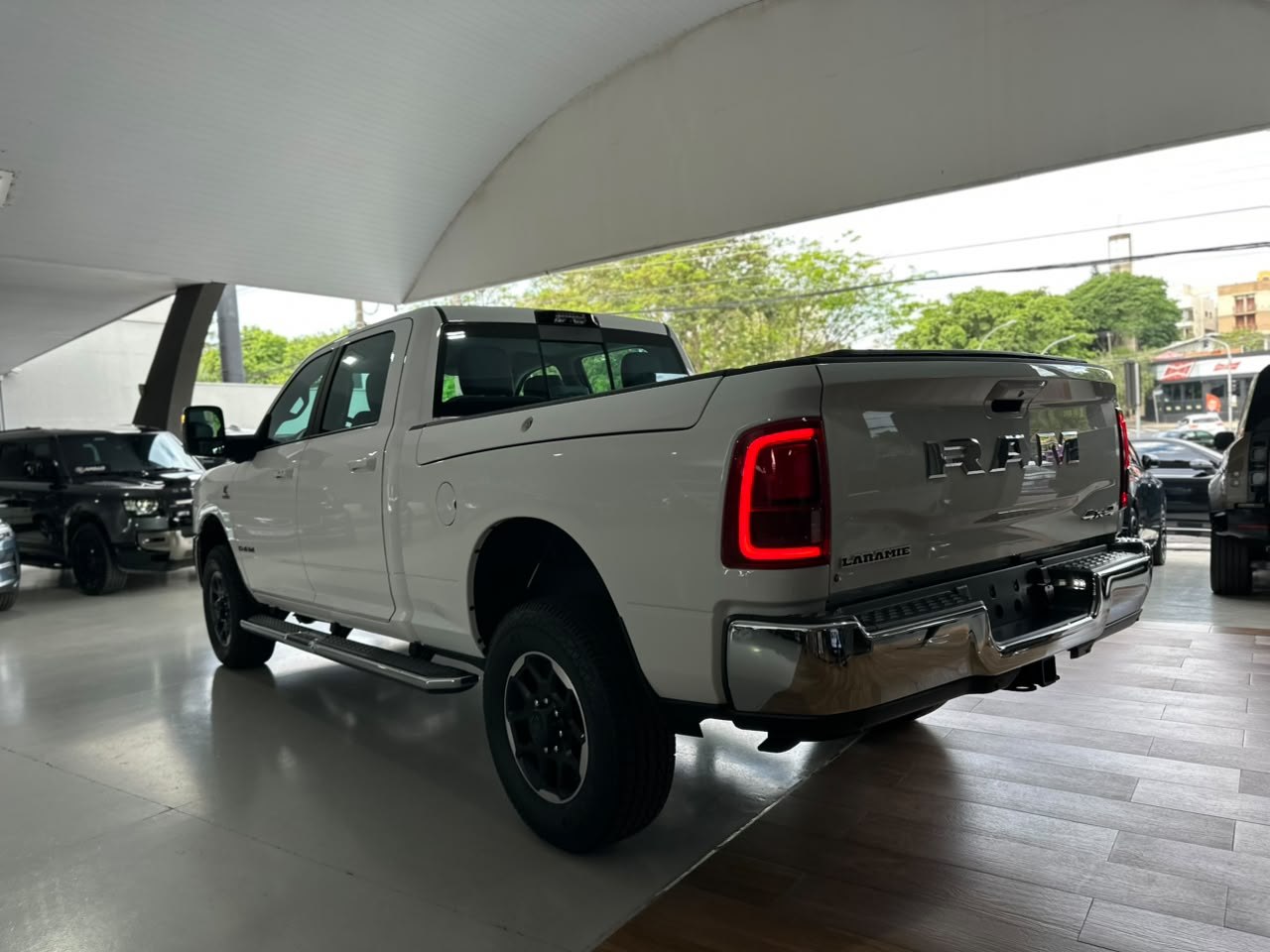 RAM 2500 6.7 I6 24V SLT CABINE DUPLA TURBO DIESEL LARAMIE 4X4 AUTOMÁTICO
